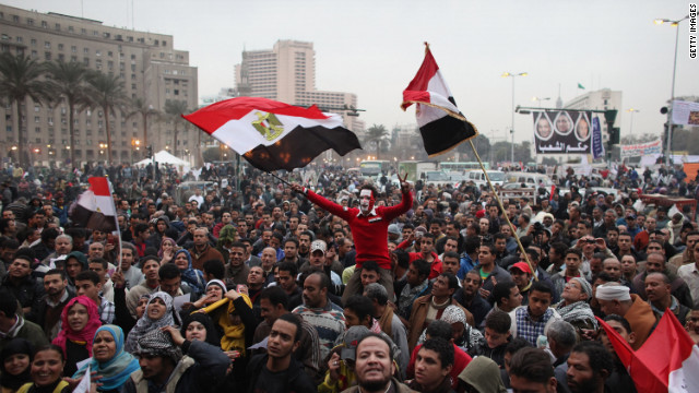 مصر 2015... رموز ثورة 25 يناير في السجون ونظام مبارك خارجه !!!
